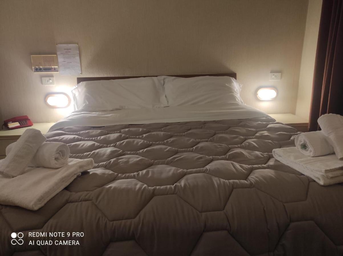 Hotel Centrale Chiusi Dış mekan fotoğraf