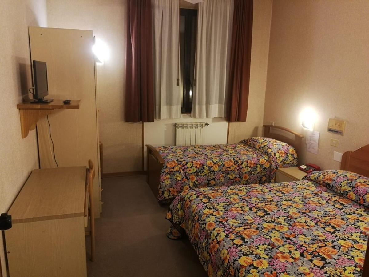 Hotel Centrale Chiusi Dış mekan fotoğraf